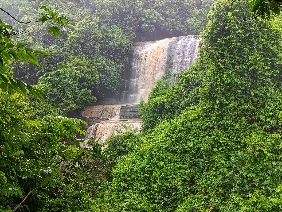 ঝরনা নাকি জলপ্রপাত—চেনার উপায় কী