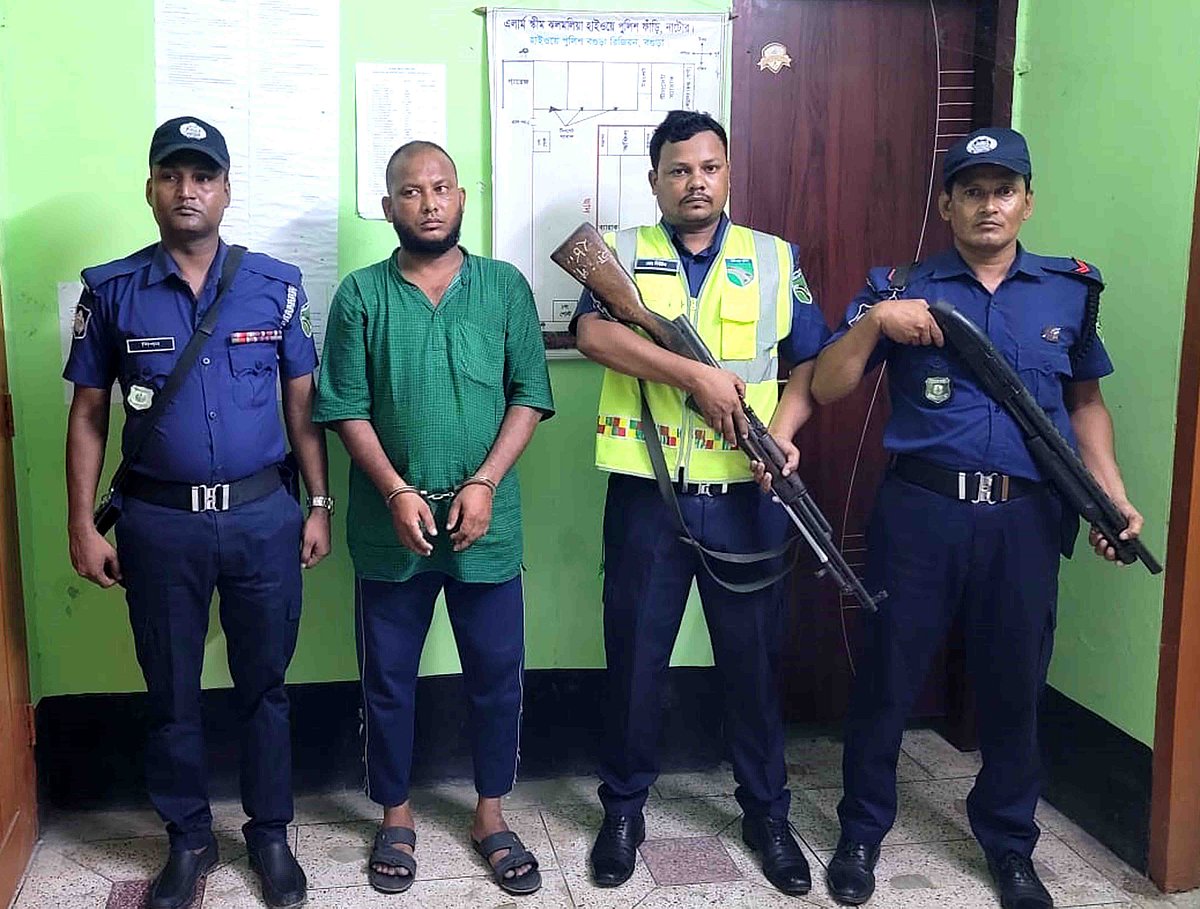 বাসচাপায় চারজন নিহত হওয়ার ঘটনায় চালককে গ্রেপ্তার করেছে পুলিশ