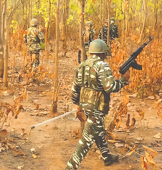 ভারতের ছত্তিশগড় রাজ্যে মাওবাদীদের বিরুদ্ধে নিরাপত্তা বাহিনীর অভিযান