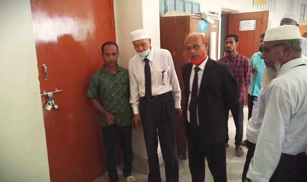 জামালপুরে পিপির কক্ষে বিএনপিপন্থী আইনজীবীদের তালা। আজ বুধবার বেলা ১১টার দিকে জেলা ও দায়রা জজ আদালতে