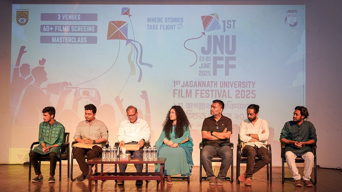 সমাপনী অনুষ্ঠানে অতিথিরা। আয়োজকদের সৌজন্যে