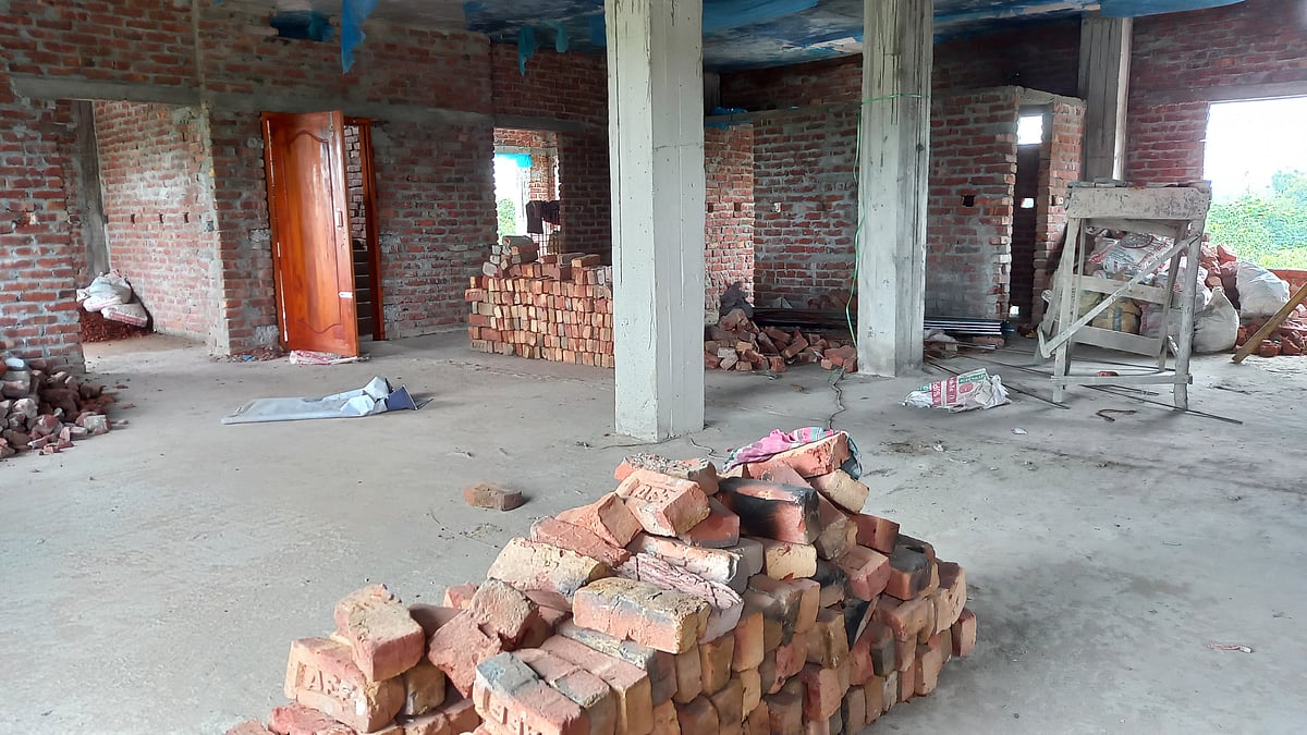 নতুন রাজনৈতিক দল হিসেবে বাংলাদেশ নির্বাচন কমিশনে নিবন্ধনের জন্য দিনাজপুরের নবাবগঞ্জ থেকে আবেদন করা বাংলাদেশ জেনারেল পার্টির (বিজিপি) কেন্দ্রীয় কার্যালয় এটি। গতকাল মঙ্গলবার সকালে নবাবগঞ্জ উপজেলার জগন্নাথপুর এলাকার হক ভিলার পঞ্চম তলায়