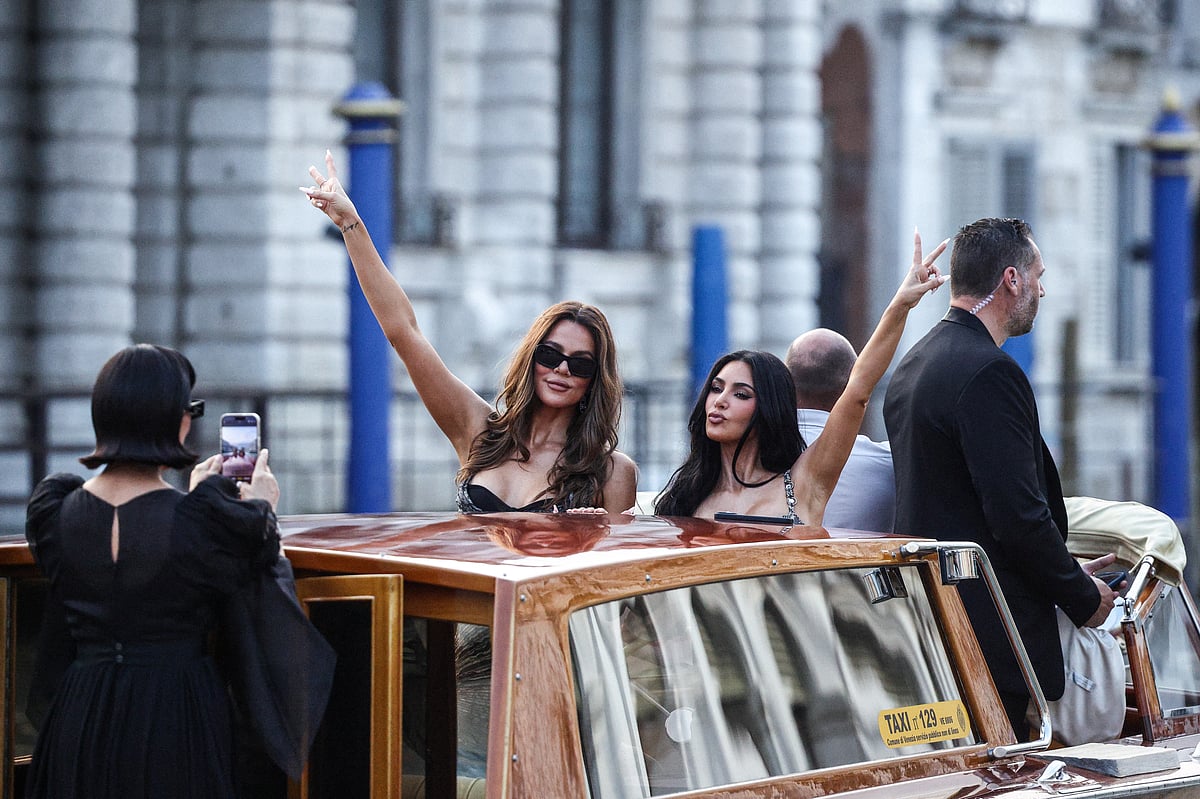 জেফ বেজোস ও লরেন সানচেজের বিয়েতে যোগ দিতে ইতালির ভেনিস পৌঁছেছেন যুক্তরাষ্ট্রের রিয়েলিটি তারকা কিম কার্ডাশিয়ান। ভেনিস, ইতালি, ২৬ জুন