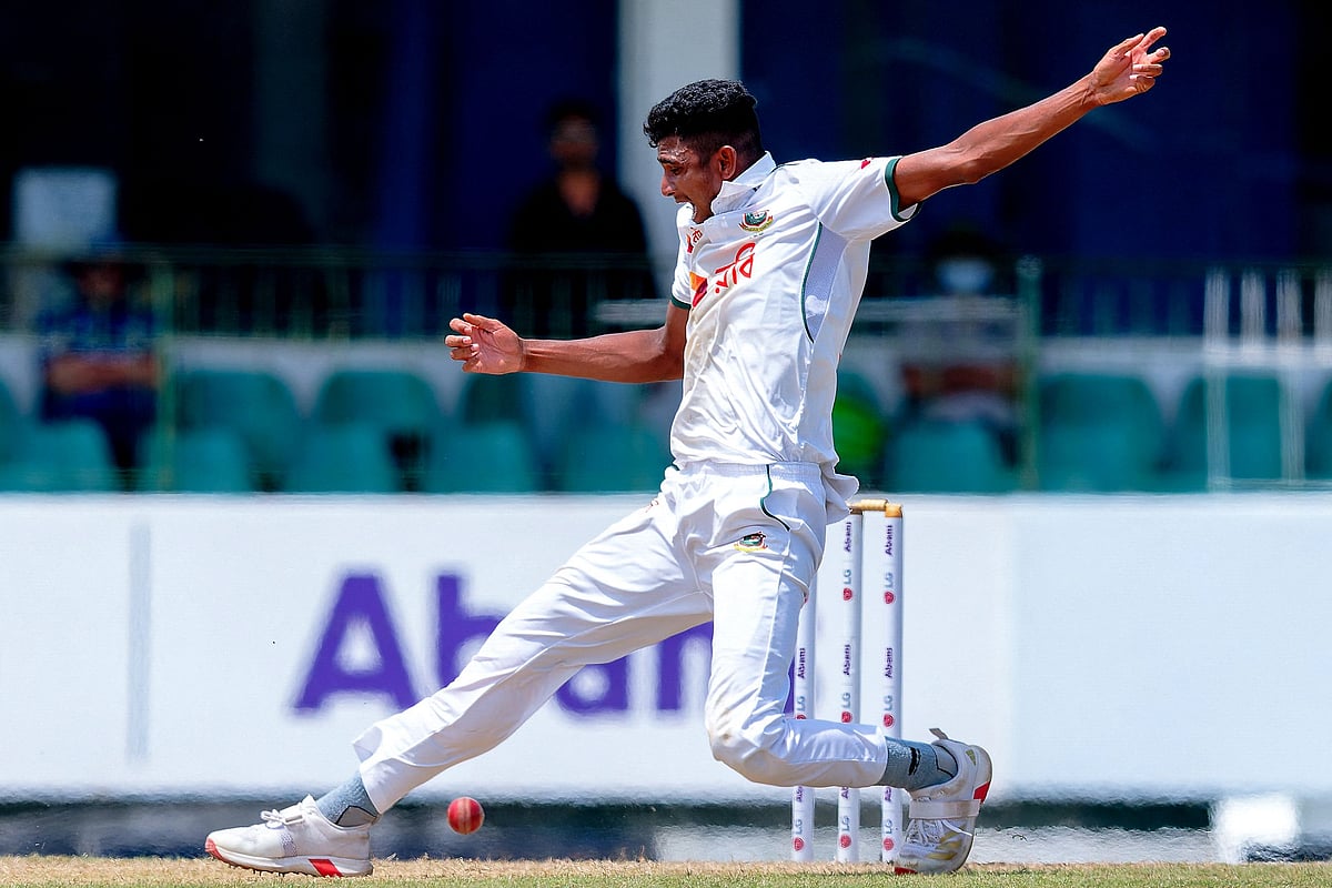 পা দিয়ে বল আটকানোর চেষ্টা নাহিদ রানার, কিন্তু সফল হলেন কি?