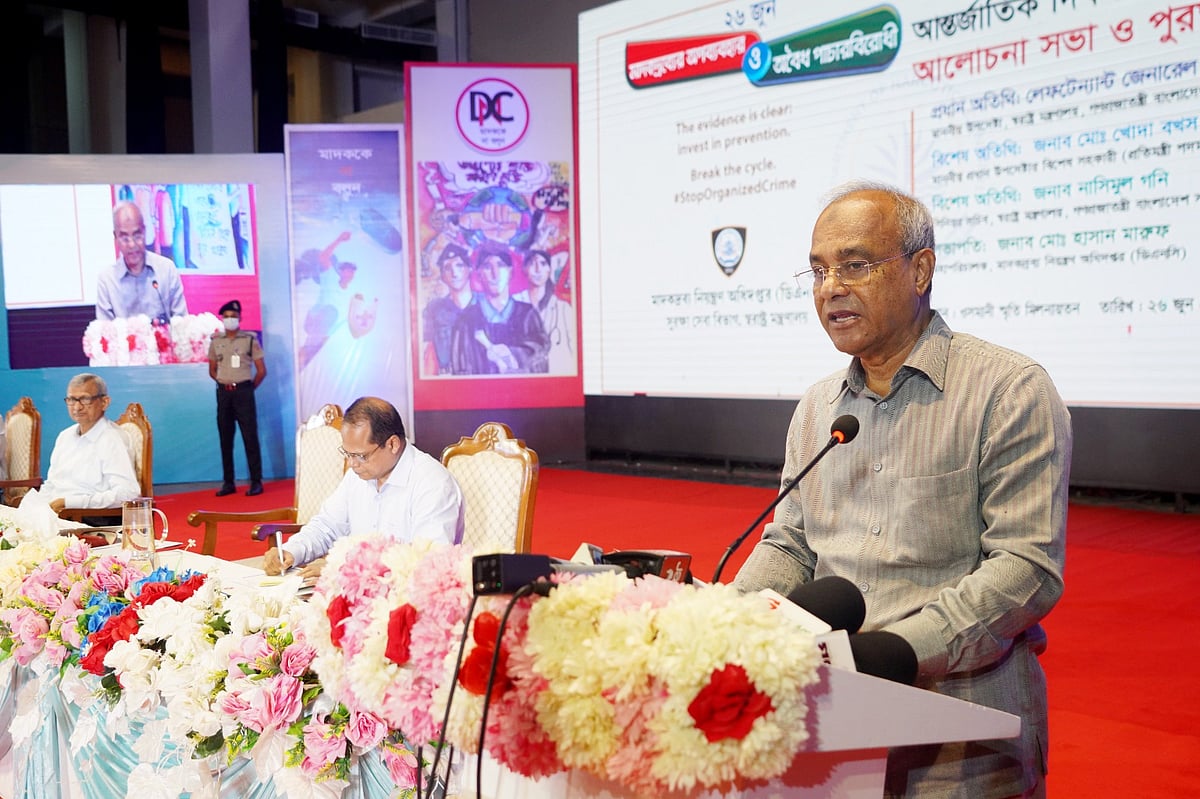 মাদকদ্রব্যের অপব্যবহার ও অবৈধ পাচারবিরোধী আন্তর্জাতিক দিবস-২০২৫ উপলক্ষে রাজধানীর ওসমানী স্মৃতি মিলনায়তনে আয়োজিত অনুষ্ঠানে বক্তব্য দেন স্বরাষ্ট্র উপদেষ্টা জাহাঙ্গীর আলম চৌধুরী