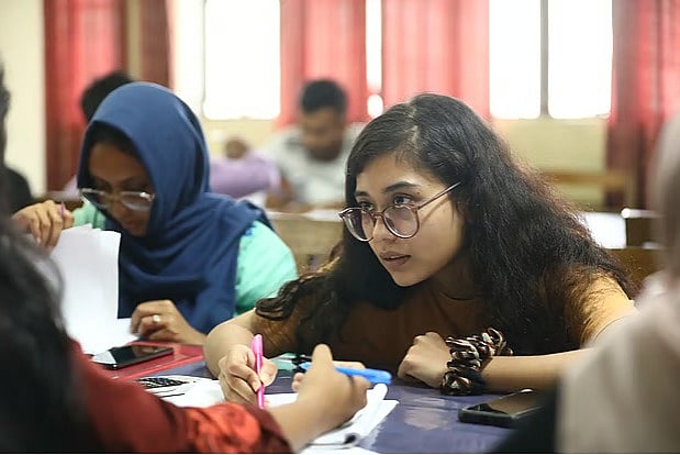 Seks shop dan xoroz qoshimchalari bilan porno