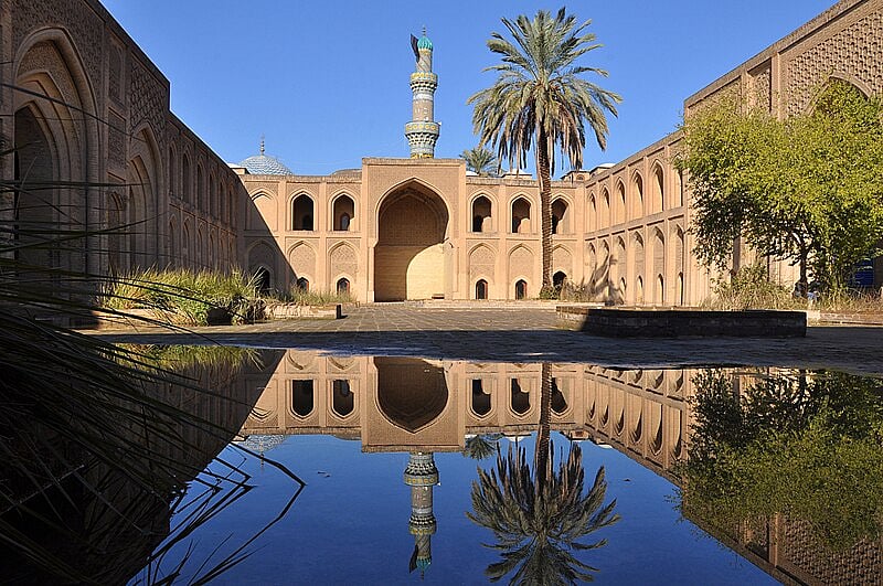 প্রাচীন মুসতানসিরিয়া মাদ্রাসার ভবন