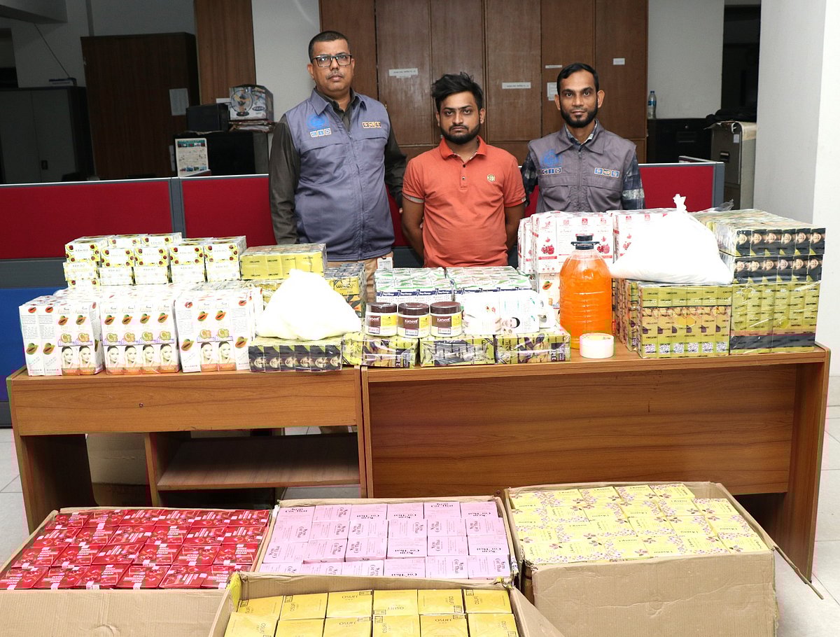 কেরানীগঞ্জের পুরাতন ভাড়ালিয়ায় অভিযান চালিয়ে চক্রের এক সদস্যকে গ্রেপ্তার করেছে পুলিশের অপরাধ তদন্ত বিভাগ (সিআইডি)। ২৬ জুন, ২০২৫