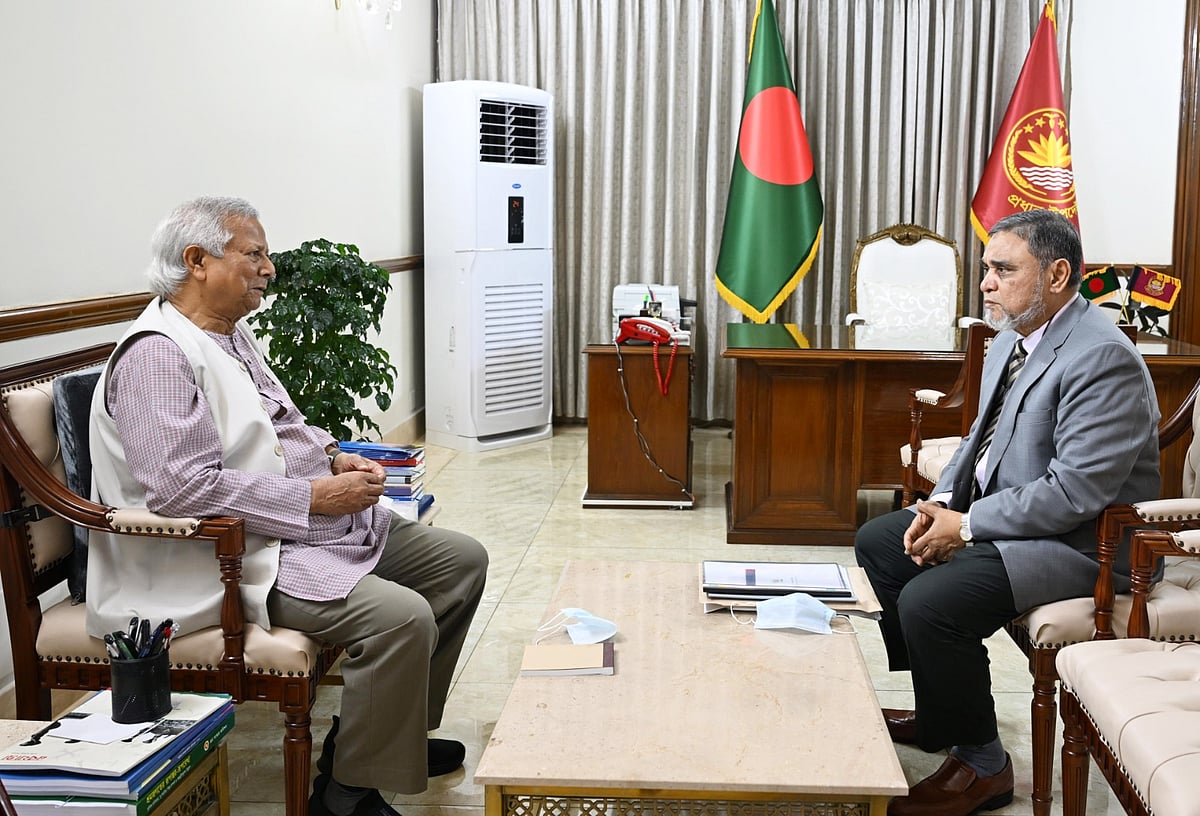 প্রধান উপদেষ্টা অধ্যাপক মুহাম্মদ ইউনূসের সঙ্গে সৌজন্য সাক্ষাৎ করেছেন প্রধান নির্বাচন কমিশনার এ এম এম নাসির উদ্দীন। বৃহস্পতিবার রাষ্ট্রীয় অতিথি ভবন যমুনায়