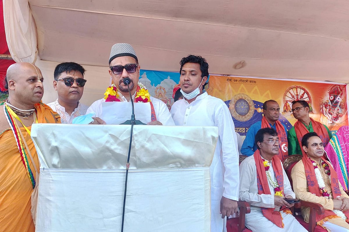 রথযাত্রা উদ্বোধন অনুষ্ঠানে বক্তব্য রাখেন সিটি মেয়র শাহাদাত হোসেন। আজ বিকেল সাড়ে তিনটায় নন্দনকানন ডিসি হিল মোড়ে