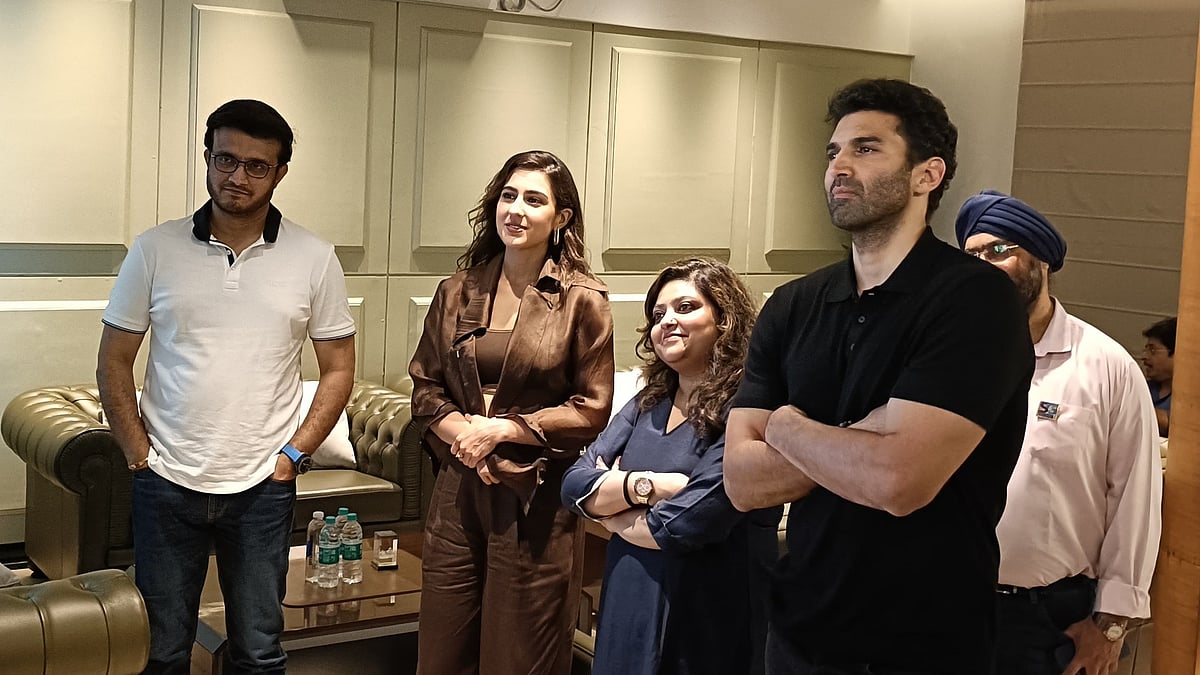 সৌরভ গাঙ্গুলির বাড়িতে নৈশভোজ সারে সারা, আদিত্যরা। এক্স থেকে