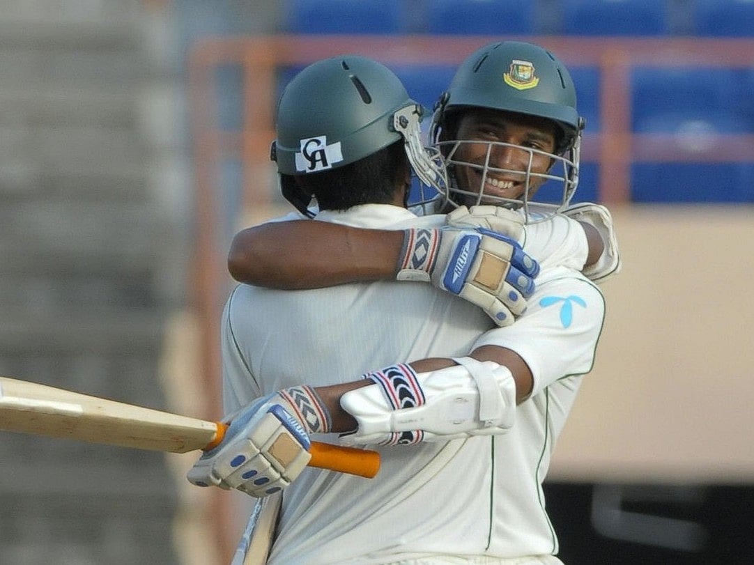 বাংলাদেশের ব্যাটসম্যানদের টেস্ট জয়ের উল্লাস