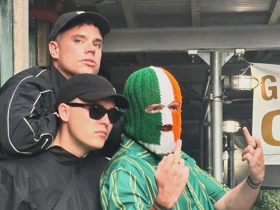 Porno ogri kvartiraga bostirib kirib sikishdi Men o‘z ixtiyorim bilan do‘stlarimning quli bo‘lishga rozi bo‘ldim