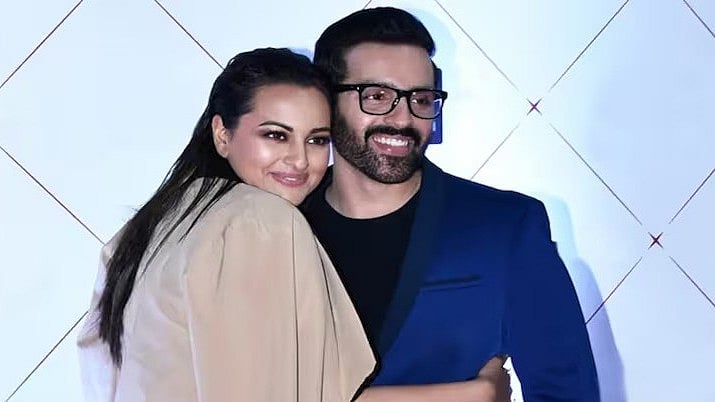 সোনাক্ষী ও কুশ সিনহা। এক্স থেকে