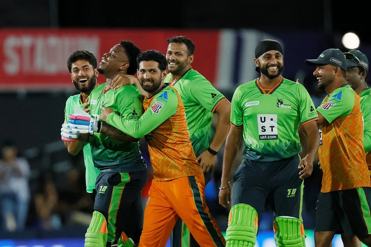 হেটমায়ারকে নিয়ে দলের উল্লাস