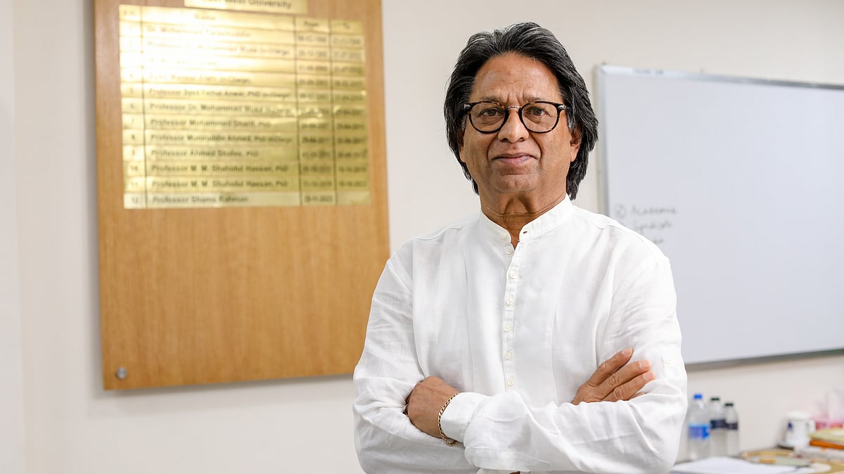 ইস্ট ওয়েস্ট ইউনিভার্সিটির উপাচার্য অধ্যাপক শামস্‌ রহমান