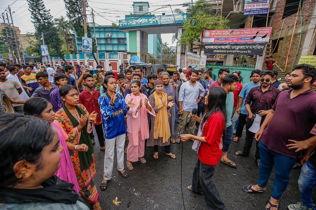 Yosh onalar va ogillar ishtirokidagi onlayn porno