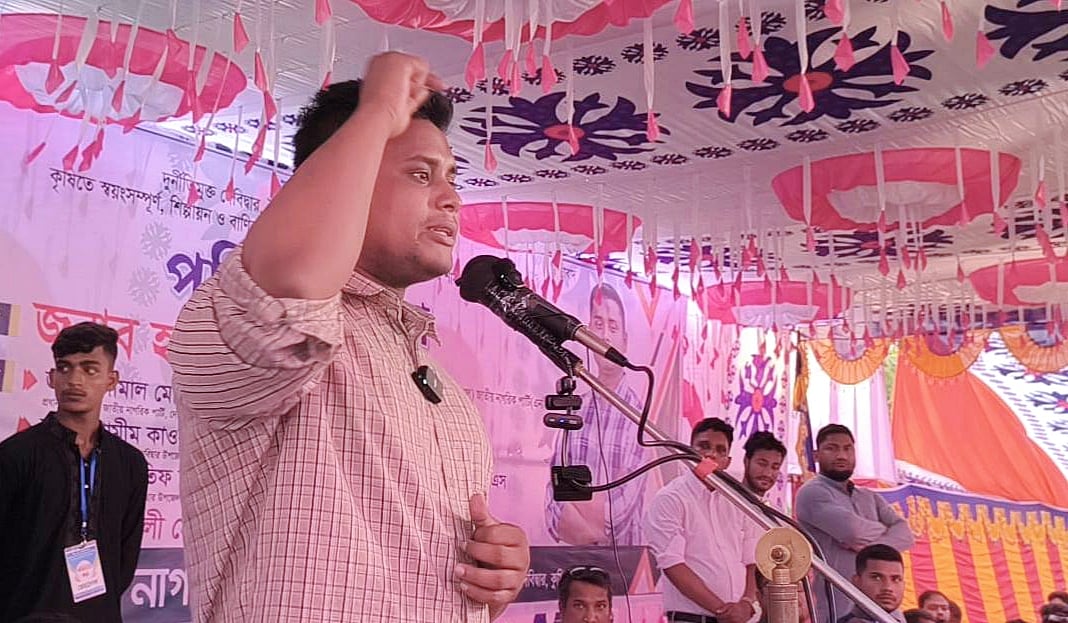 কুমিল্লার দেবীদ্বার উপজেলার ইউছুফপুর আইডিয়াল স্কুলের মাঠে আয়োজিত পরিচিতি সভায় প্রধান অতিথির বক্তব্য দেন এনসিপির দক্ষিণাঞ্চলের মুখ্য সংগঠক হাসনাত আবদুল্লাহ। শনিবার বিকেলে