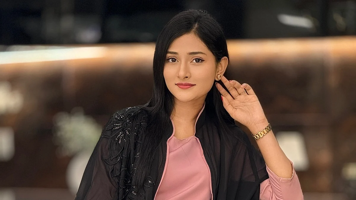 মালাইকা চৌধুরী। শিল্পীর সৌজন্যে