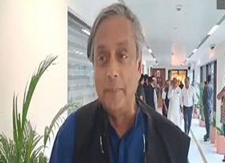 পররাষ্ট্রবিষয়ক স্থায়ী কমিটির পক্ষে শশী থারুর বৈঠকে নেতৃত্ব দেন