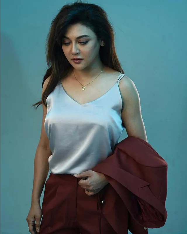 Nadya Stazharova bilan jinsiy aloqa Nadya Stazharova bilan jinsiy aloqa