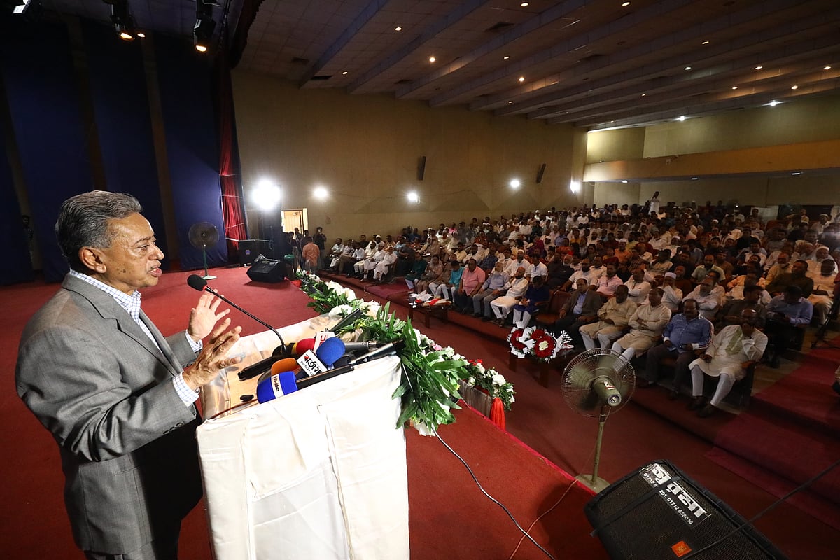 সিলেট বিভাগের ব্যবসায়ীদের নিয়ে ‘সিলেট বিজনেস ডায়লগ ২০২৫’। অনুষ্ঠানের শুরুতে স্বাগত বক্তব্য দেন প্রধান অতিথি বিএনপির স্থায়ী কমিটির সদস্য আমির খসরু মাহমুদ চৌধুরী। শনিবার সকালে নগরের  মেন্দিবাগ এলাকার জালালাবাদ গ্যাস অডিটোরিয়ামে