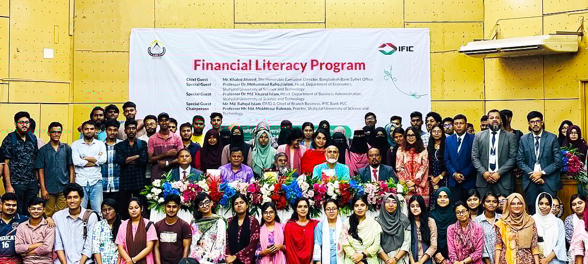 শাহজালাল বিজ্ঞান ও প্রযুক্তি বিশ্ববিদ্যালয়ের (শাবিপ্রবি) শিক্ষার্থীদের আর্থিক সাক্ষরতাবিষয়ক বিশেষ কর্মশালার আয়োজন করে আইএফআইসি ব্যাংক পিএলসি। গত মঙ্গলবার বিশ্ববিদ্যালয়ের মিনি অডিটরিয়ামে এই কর্মশালা অনুষ্ঠিত হয়