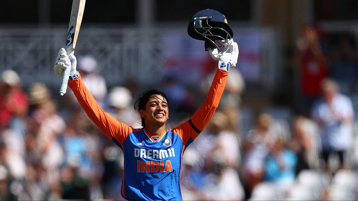 আন্তর্জাতি টি–টোয়েন্টিতে প্রথম সেঞ্চুরির পর ভারতের অধিনায়ক স্মৃতি মান্ধানা। কাল ট্রেন্ট ব্রিজে ইংল্যান্ডের বিপক্ষে