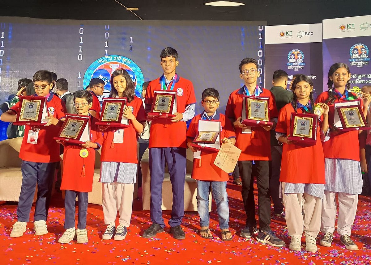 জাতীয় স্কুল দলগত দাবায় চ্যাম্পিয়ন ও রানার্সআপ সাউথ পয়েন্ট স্কুল অ্যান্ড কলেজের খুদে দাবাড়ুরা