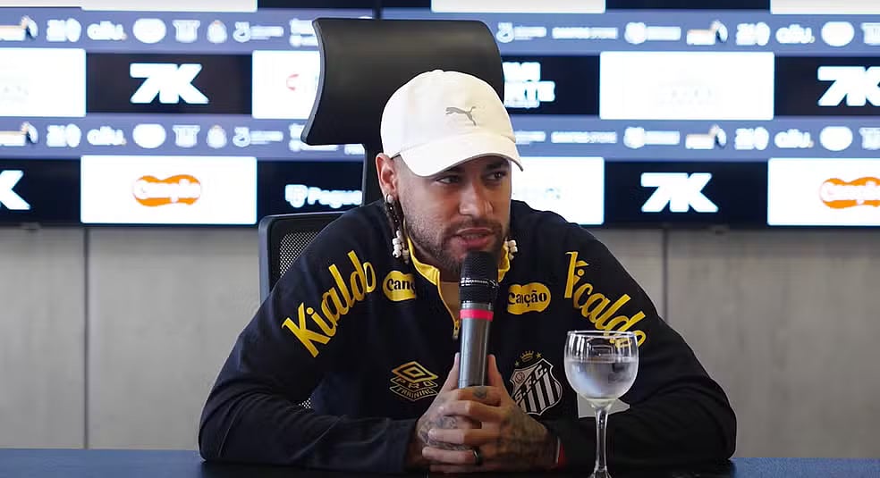 সান্তোসে সংবাদ সম্মেলনে নেইমার