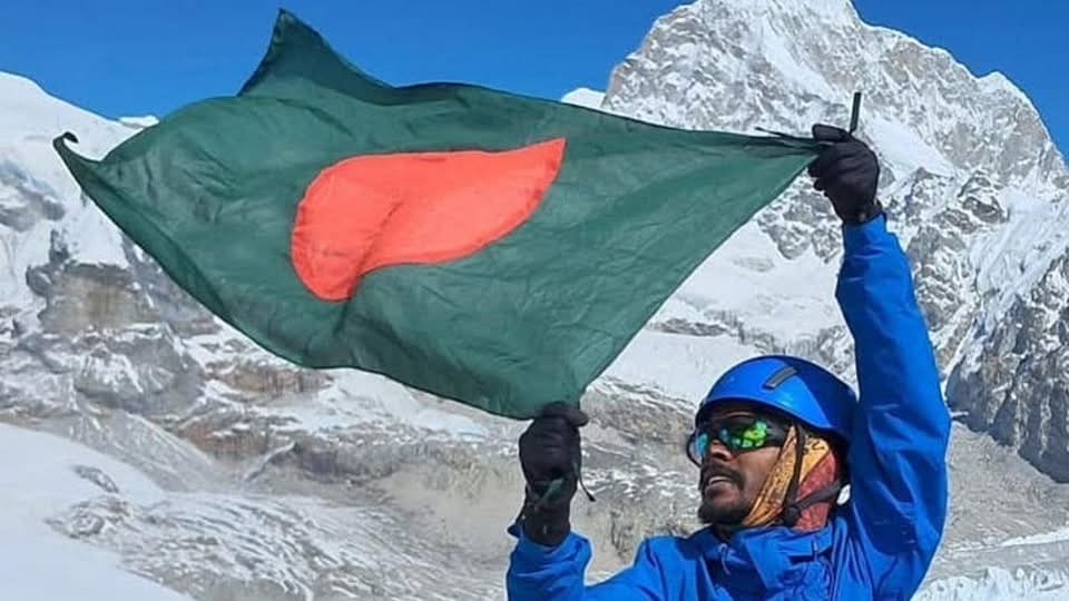 ইকরামুল হাসান শাকিল কক্সবাজার সমুদ্রসৈকত থেকে হেঁটে ১৯ মে সর্বোচ্চ পর্বতশৃঙ্গ এভারেস্টের চূড়ায় ওঠেন