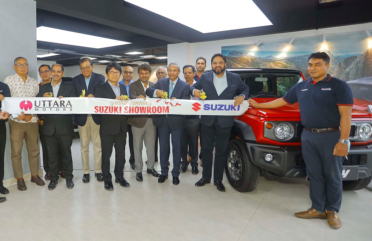 উত্তরা গ্রুপ অব কোম্পানিজের চেয়ারম্যান ও ব্যবস্থাপনা পরিচালক (এমডি) মতিউর রহমান, ব্যবসায়িক পরিকল্পনা বিভাগের পরিচালক নাঈমুর রহমান এবং মারুতি সুজুকি ইন্ডিয়া লিমিটেডের এক্সিকিউটিভ অফিসার ইয়াসুহিকো হিরোসে ও ডিভিশনাল ম্যানেজার অনিল কুমার সাইনি যৌথভাবে সুজুকি গাড়ির এই শোরুম বা বিক্রয়কেন্দ্র উদ্বোধন করেন।