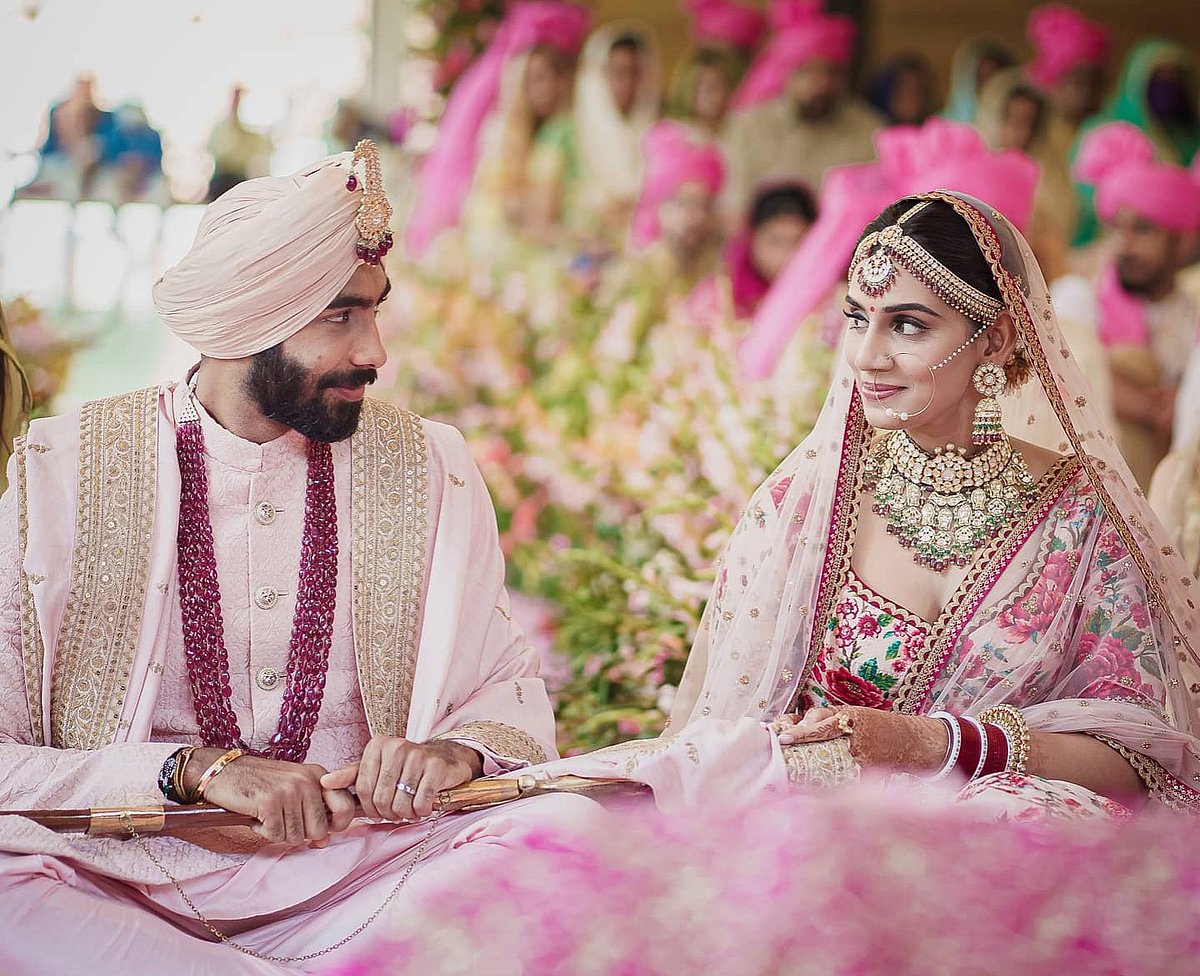 যশপ্রীত বুমরা ও সঞ্জনা গণেশান