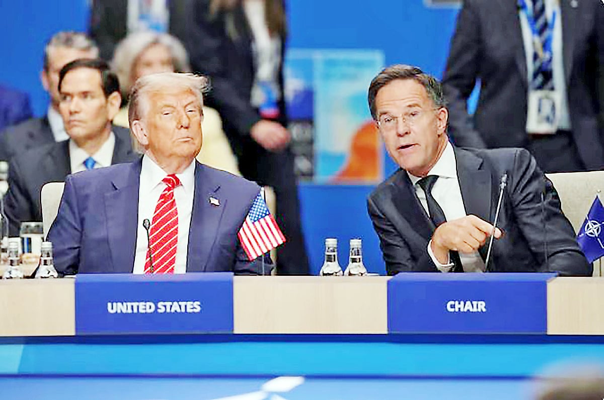 সদ্য সমাপ্ত ন্যাটো শীর্ষ সম্মেলনে মার্কিন প্রেসিডেন্ট ডোনাল্ড ট্রাম্প ও ন্যাটো মহাসচিব মার্ক রুত্তে
