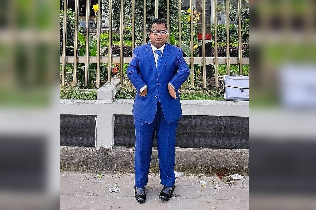 ৪৪তম বিসিএসে প্রশাসন ক্যাডার পেয়েছেন শারীরিকভাবে প্রতিবন্ধী উল্লাস পাল