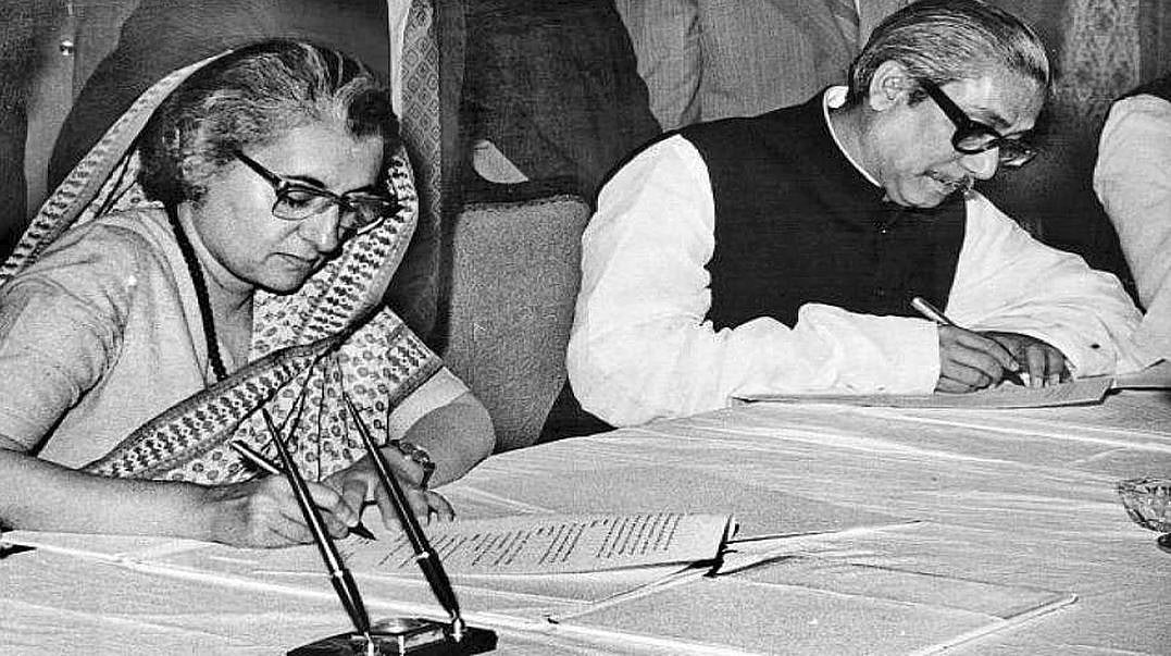 ১৯৭৪ সালে সীমান্ত চুক্তি সই করছেন  শেখ মুজিবর রহমান ও ইন্দিরা গান্ধী