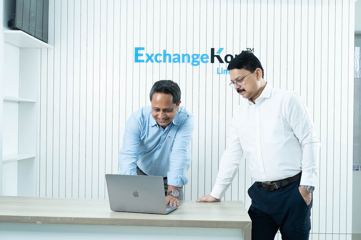 এক্সচেঞ্জকরির দুই প্রতিষ্ঠাতা রাসেল আহমেদ (বাঁয়ে) ও এম আহসান হাবিব