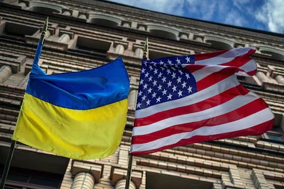 ইউক্রেন ও যুক্তরাষ্ট্রের পতাকা