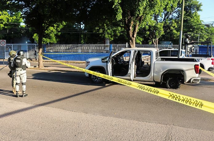 মেক্সিকোয় মাদক উৎপাদন ও পাচারের পথগুলোর নিয়ন্ত্রণ নিতে মাদক চক্রগুলোর মধ্যে প্রায়ই সংঘর্ষ হয়ে থাকে