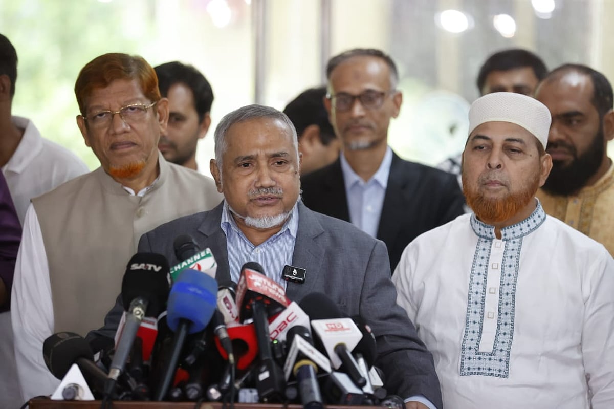 ঐকমত্য কমিশনের সঙ্গে দ্বিতীয় পর্যায়ের অষ্টম দিনের আলোচনা শেষে সাংবাদিকদের সঙ্গে কথা বলেন জামায়াতের নায়েবে আমির আবদুল্লাহ মোহাম্মাদ তাহের