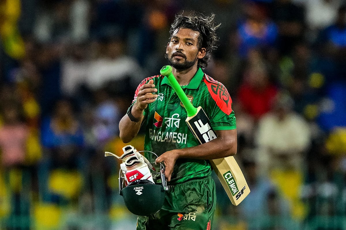 আউট হওয়ার পর হতাশ নাজমুলের এই মুখটা যেন বাংলাদেশের হতাশারও প্রতিচ্ছবি