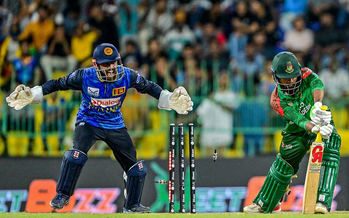 কামিন্ডু মেন্ডিসের বলে তাওহিদ হৃদয় বোল্ড!