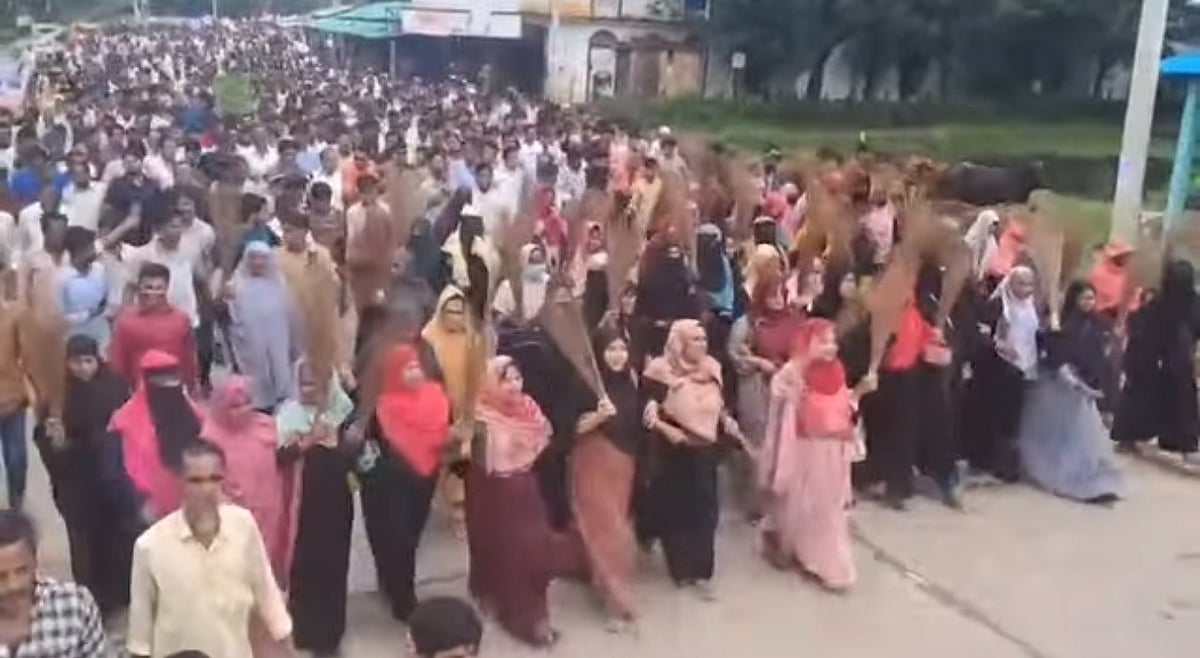 কক্সবাজারের পেকুয়ায় সাবেক সংসদ সদস্য জাফর আলমের ফাঁসির দাবিতে বিক্ষোভ মিছিল করেছে বিএনপি। আজ বেলা ১১টার দিকে পেকুয়া মিয়াপাড়া এলাকায়