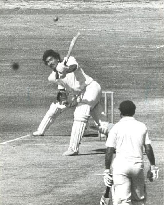 ছয় বলে ছয় ছক্কা মারেন শাস্ত্রী