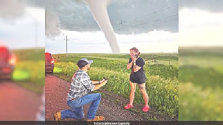 কয়েক মাস ধরে প্রেমিকা পেইজ বার্ডোমাসকে বিয়ের প্রস্তাব দিতে উপযুক্ত পরিবেশ খুঁজছিলেন ব্রাইস শেলটন
