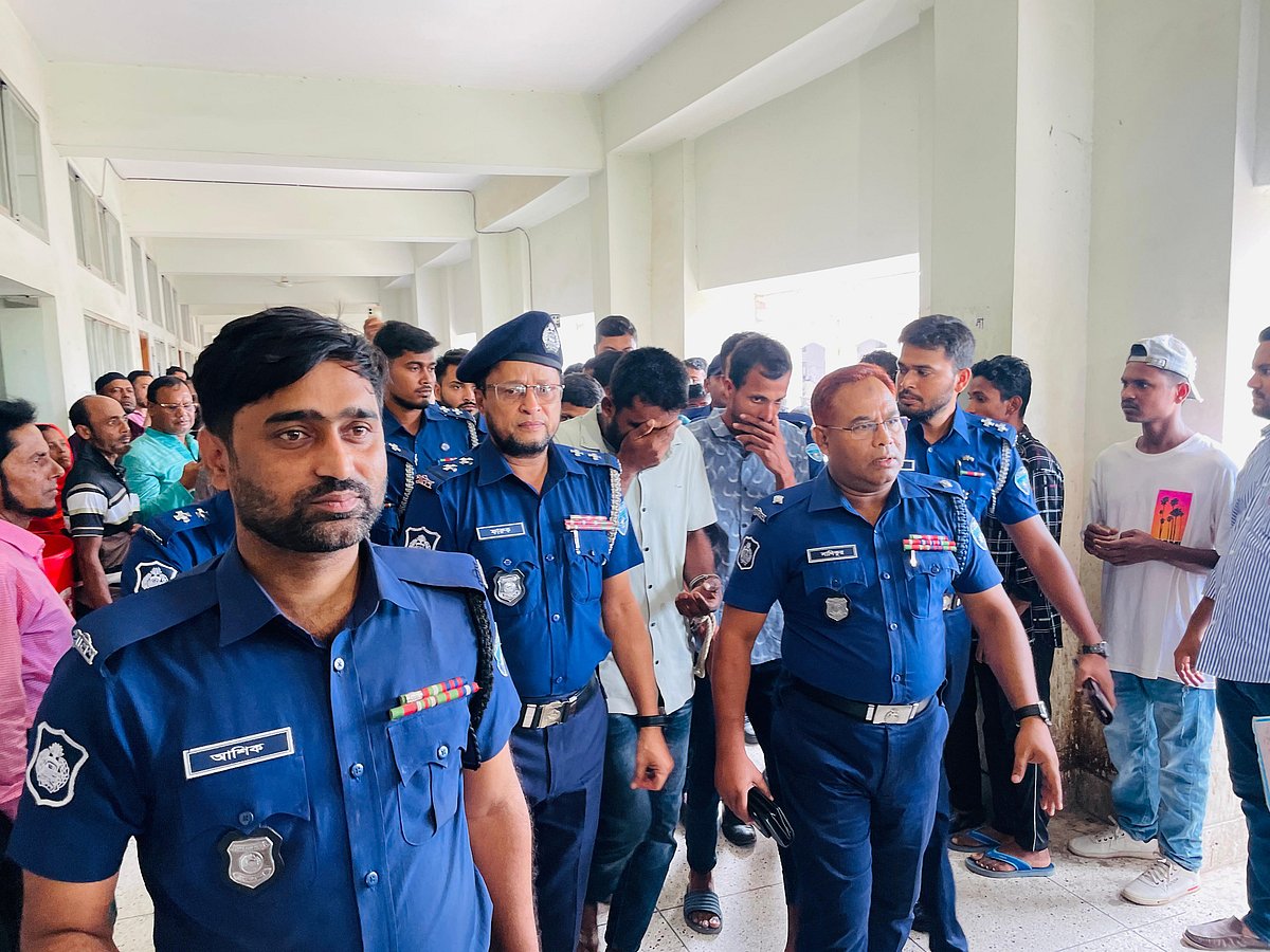 কুমিল্লার মুরাদনগরে আলোচিত ধর্ষণ ও নির্যাতনের মামলায় চার আসামিকে আজ আদালতে হাজির করা হয়েছে