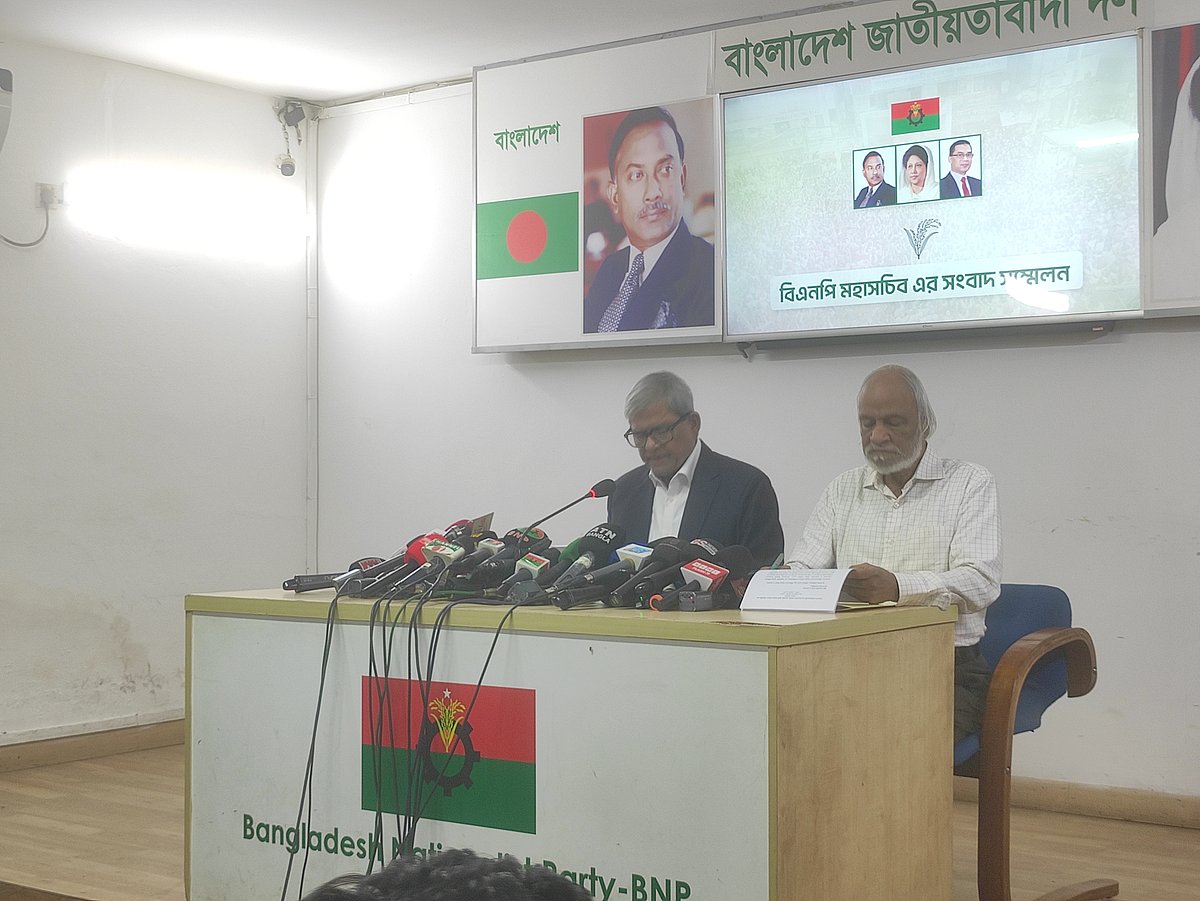 আজ বৃহস্পতিবার গুলশানে বিএনপি চেয়ারপারসনের রাজনৈতিক কার্যালয়ে জরুরি সংবাদ সম্মেলন করে উদ্বেগের বিষয়টি জানান দলের মহাসচিব মির্জা ফখরুল ইসলাম আলমগীর। এ সময় উপস্থিত ছিলেন বিএনপির স্থায়ী কমিটির সদস্য আবদুল মঈন খান