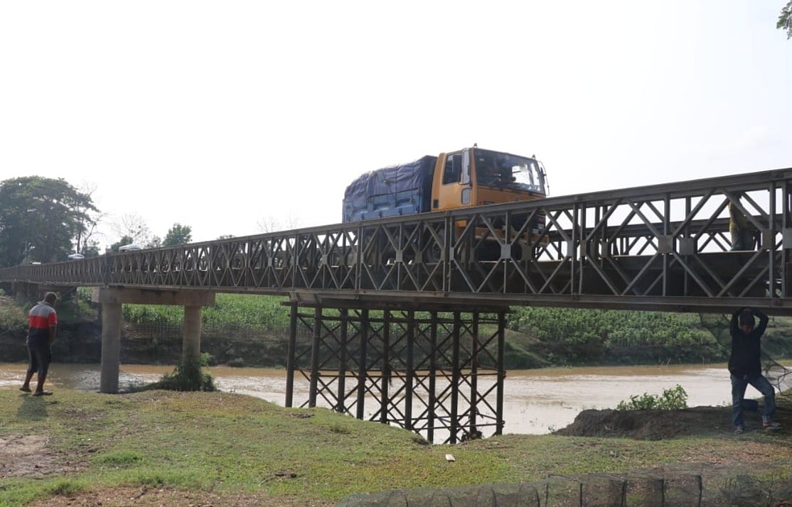 ভারী যানবাহন চলাচল ও বন্যার কারণে প্রায়ই পাটাতন খুলে পড়ে মাইনী সেতুর। এতে বিভিন্ন সময় দুর্ঘটনাও ঘটেছে