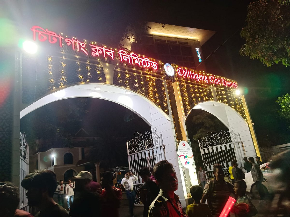 বোয়ালখালী উপজেলা পরিষদের সাবেক চেয়ারম্যানকে গ্রেপ্তারের দাবিতে চিটাগং ক্লাবের মূল ফটকে বিক্ষোভ