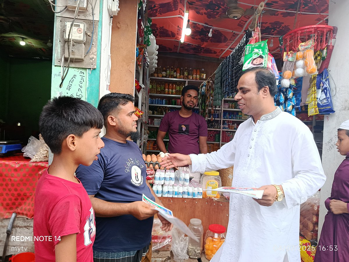 গণসংযোগ ও লিফলেট বিতরণ করছেন  ভোলা-৪ আসনে বিএনপির মনোনয়নপ্রত্যাশী সিদ্দিক উল্লাহ মিয়া